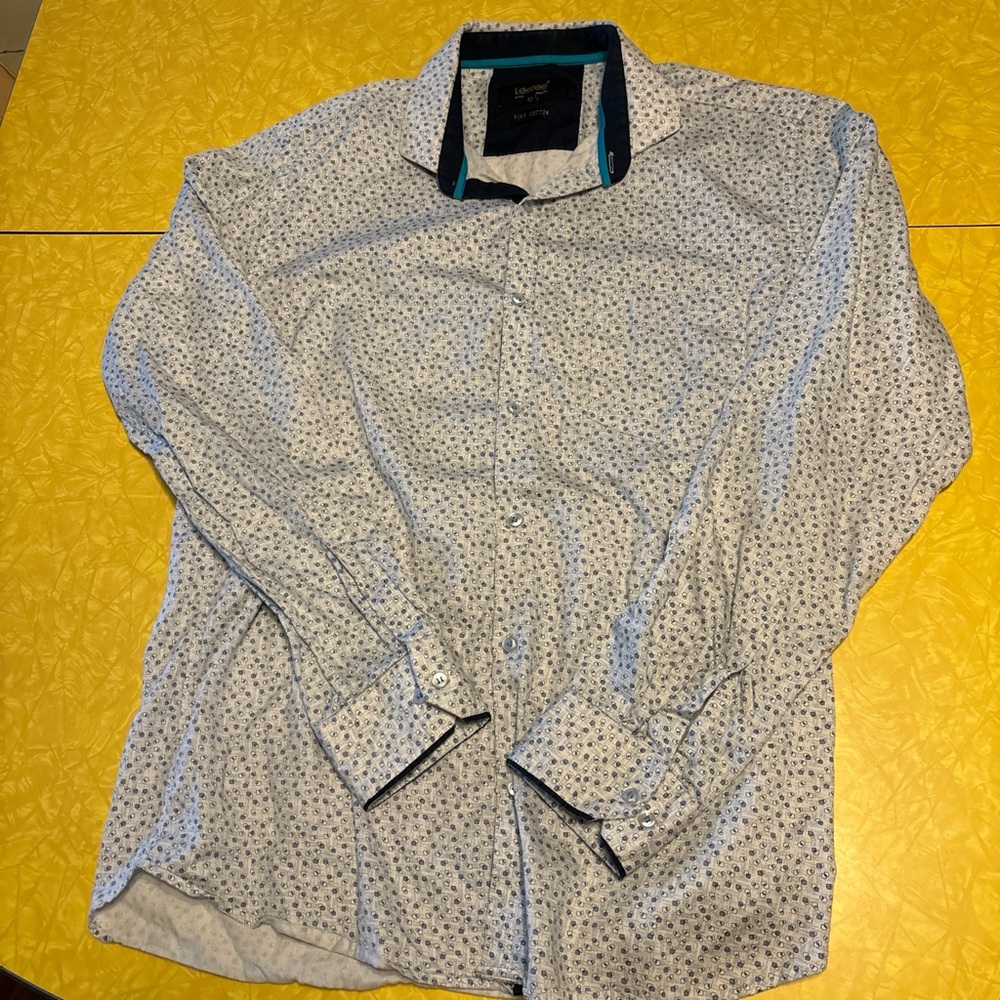 Geoffrey Beene Blue and White Casual Button Down Shirt